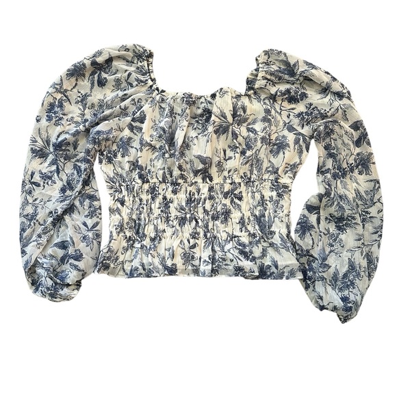 NWT! Express Blue & White Floral Pleated Blouse w/ Gold Detail in size Medium - Picture 6 of 7